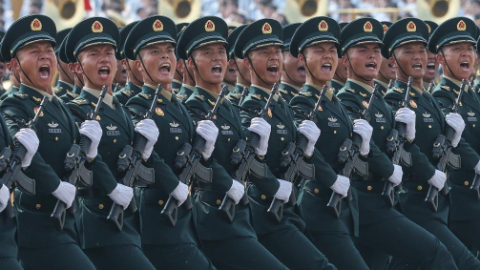 號手的十年之約——走進火箭軍方隊