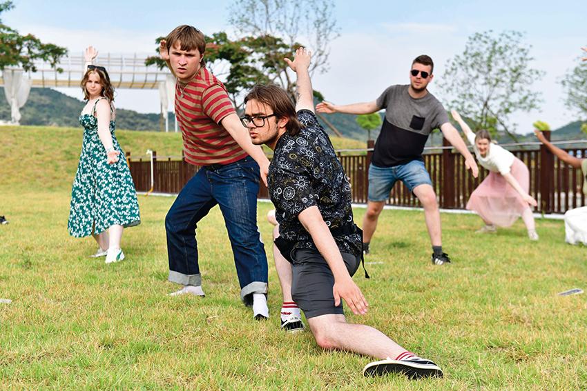 英國Z世代：為何“凝視”？