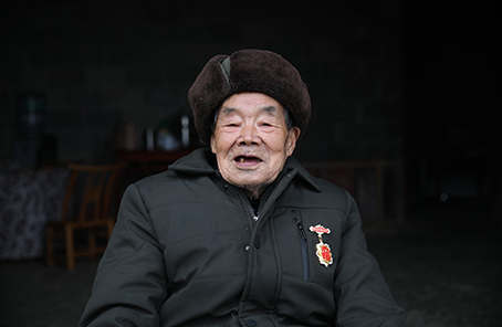 “死守陣地，決不能后退一寸”——記抗美援朝老兵黃忠茂