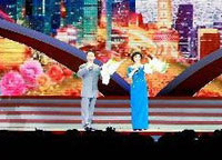 京劇演員于魁智、李勝素獻唱京劇《我是中國人》