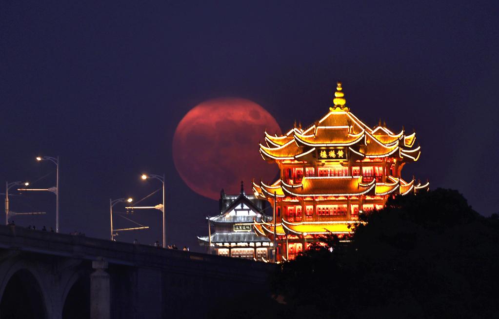 新華全媒+丨詩意中國——平分秋色一輪滿，長伴云衢千里明