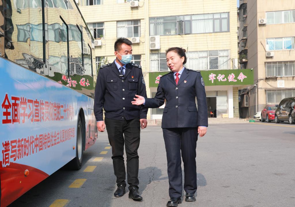 新時代新征程新偉業丨守住為乘客服務的初心 當好百姓的“專職司機”