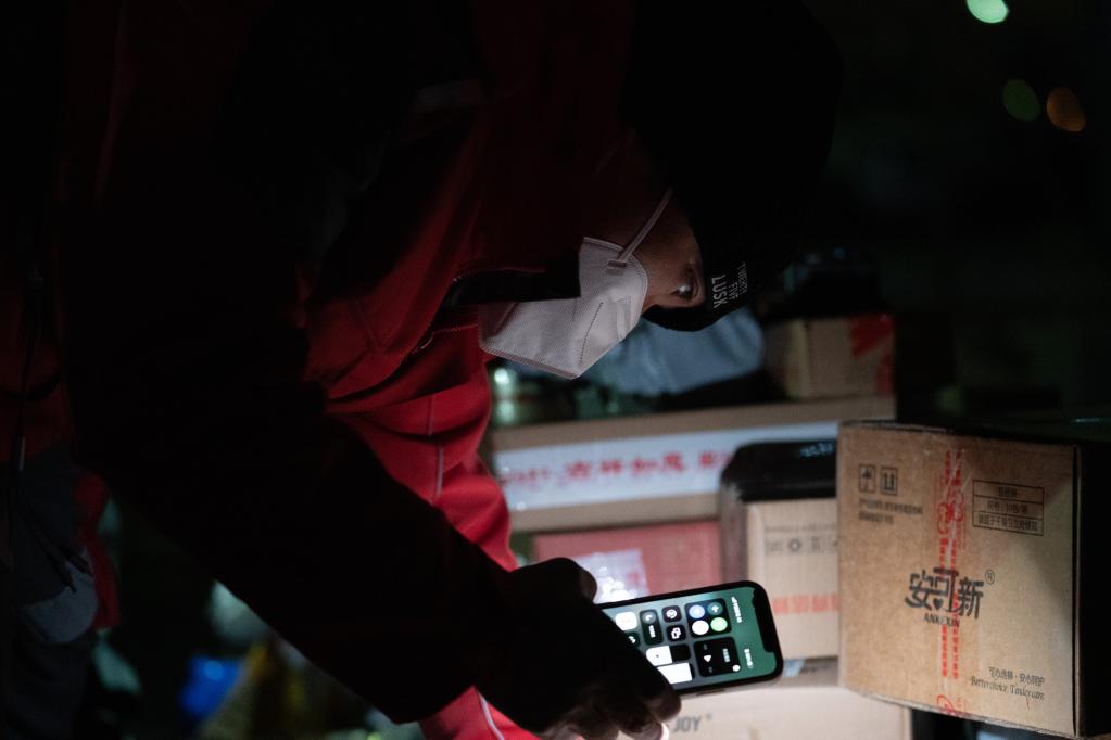 新華全媒+丨京外支援、夜間派送，疏通北京快遞堵點