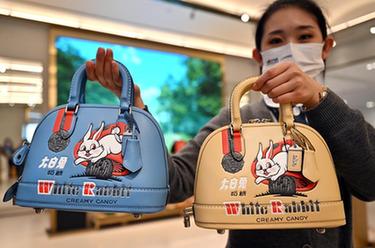 ?？趪H免稅城里的“兔年”商品