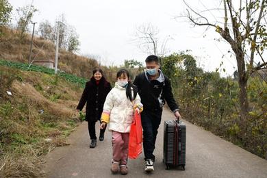 3000里回家路，女兒和媽媽在家等我