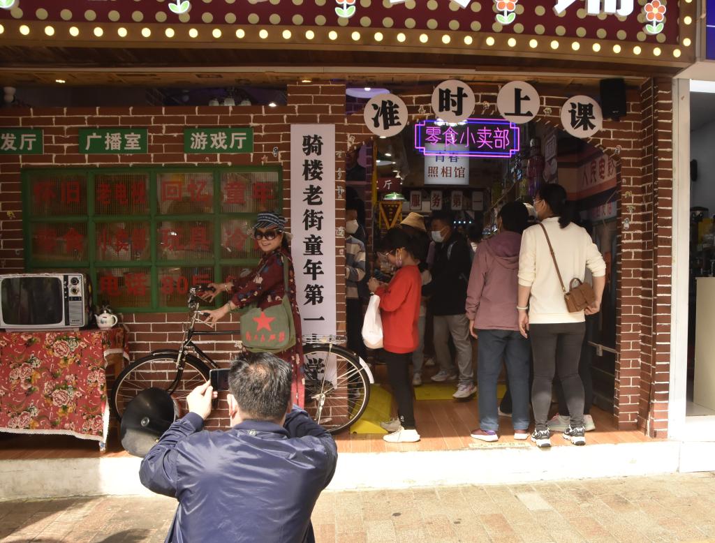 新春走基層丨?？冢候T樓老街年味濃