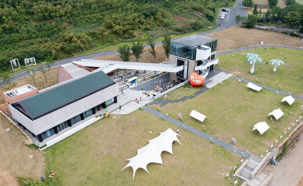 新華全媒+·“千萬工程”調研行丨再訪余村：留住“綠”，迎來“青”