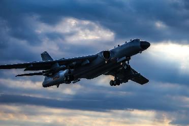 向著新的勝利，奮飛——空軍航空兵某團飛行二大隊鍛造空中鐵拳紀事