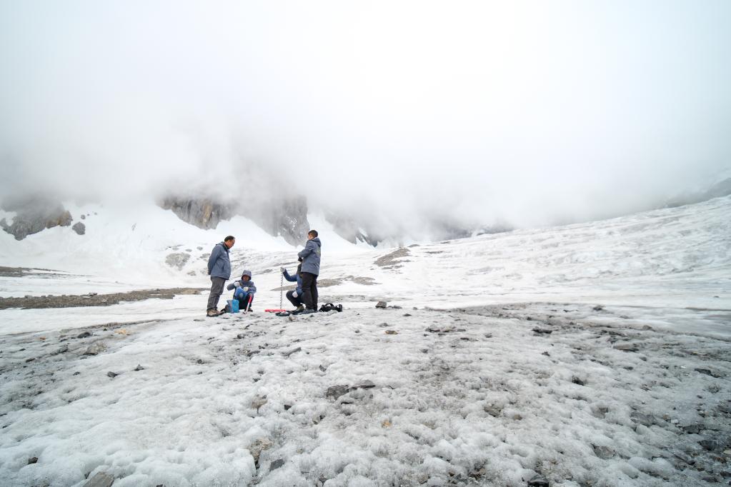 新時代中國調研行·長江篇丨玉龍雪山上的一片雪花，長江里的一滴水