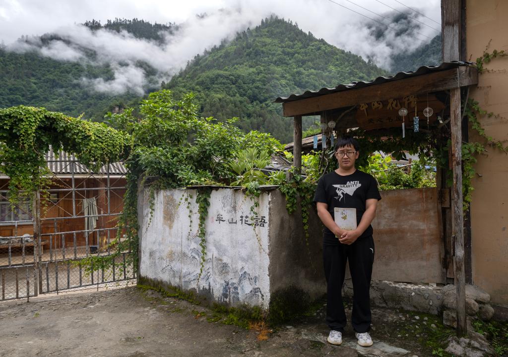 國道之行 從雪山奔向大海丨怒江邊，書香把夢想送往遠方