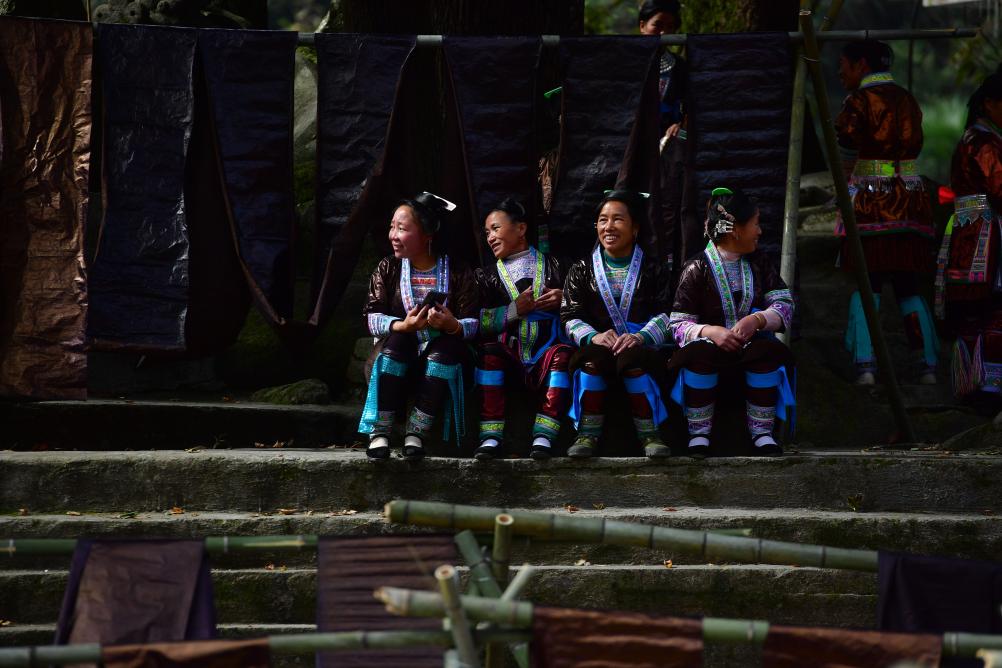 廣西苗族這件衣服，一做就是一年