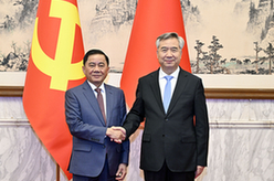 李希同越共中央政治局委員、中央書記處書記、中央檢查委員會主任陳錦繡舉行會談