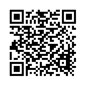 失蹤’,在‘家’時就盡量多處理些事?!?/p>
緝毒是一場斗智斗勇的戰斗,時刻面臨生死考驗。今年4月,為了打擊毒品犯罪鏈條,鐘銘和同事化裝成買家,到云南某地進行抓捕工作。晚10點左右,經過近3小時的蹲守,埋伏在車內的鐘銘和同事們終于等來了毒販的身影。
毒販來到車附近的第一個動作就是用手電筒向車內照,如果被毒販發現車內埋伏的民警,車外的人員將面臨無法預知的危險。鐘銘第一時間拉開車門,和同事們一起將毒販撲倒在地。直到將毒販控制住,鐘銘才發現,對方腰間別著一尺多長的大刀,稍有不慎就可能發生危險?!澳欠N情況下都是本能反應?!辩娿懻f,事后也覺得后怕,但如果再遇到類似情況,還是會毫不猶豫地沖上去。
近年來,中國禁毒部門大力整治突出毒品問題,全力防控毒品問題反彈風險。數據顯示,截至2023年底,中國現有吸毒人員89.6萬名,同比下降20.3%;戒斷三年未發現復吸人員407.8萬名,同比上升7.6%。全年共查處吸毒人員19.5萬人次,同比下降1.1%。
“多緝一克毒,就能讓一個人、一個家庭少受毒品侵害?!辩娿懙脑捳Z擲地有聲,道出了無數緝毒民警堅決打贏新時代禁毒人民戰爭的堅定信心。
“能夠親身參與到禁毒工作中,并且看到禁毒工作取得了實際成效,是一件很自豪的事?!辩娿懻f。
和很多人民警察一樣,他也得到了來自家人的支持。一次在家吃飯時,鐘銘的兒子突然問媽媽:“歌里唱‘誰說站在光里的才算英雄’,爸爸是不是就是在黑暗中前行的英雄?”
“當然是了!”鐘銘的妻子堅定地說。
選擇成為一名緝毒民警,就是選擇了責任與擔當,選擇了直面危險與黑暗。在世人眼中,他們是保護在人民群眾身前的英雄;在家人眼里,他們也是父母的孩子、妻子的丈夫、孩子的父親。今天,向緝毒警察致敬!
![