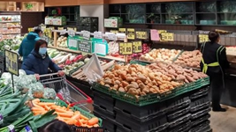 投放儲備肉菜、必需品不斷檔……年關有溫度年味更濃情