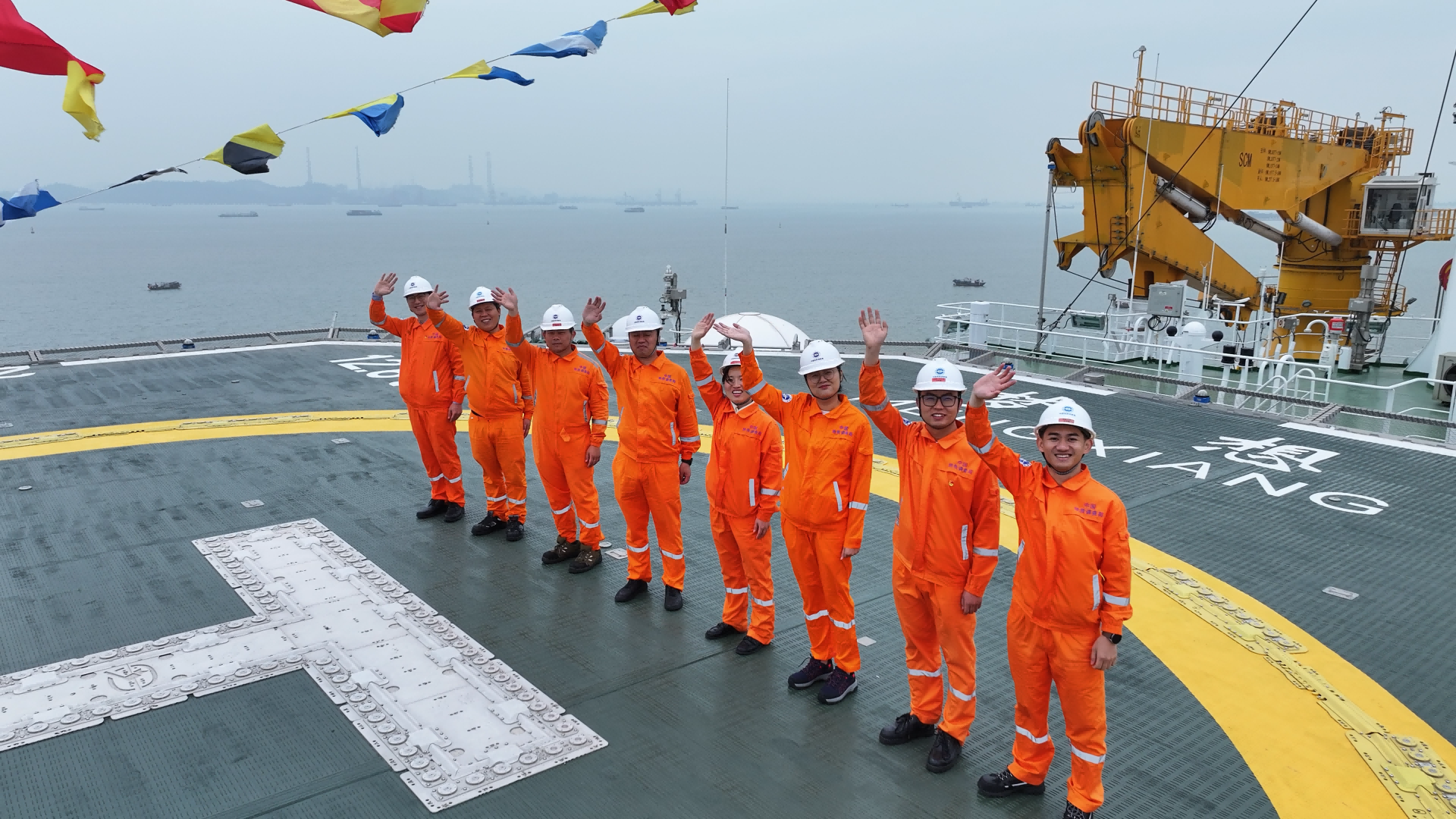 “夢想”號上的工作人員。受訪者供圖