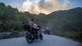 沖向重慶山火的騎手:“沒必要知道我的名字”