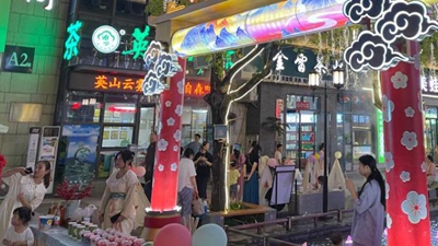 “鬧”中有序、提振消費信心——湖北黃岡東坡夜市見聞