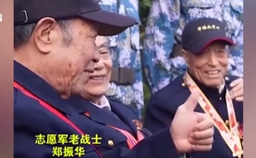 淚目！吃凍土豆的志愿軍老兵嘗到了自熱食品