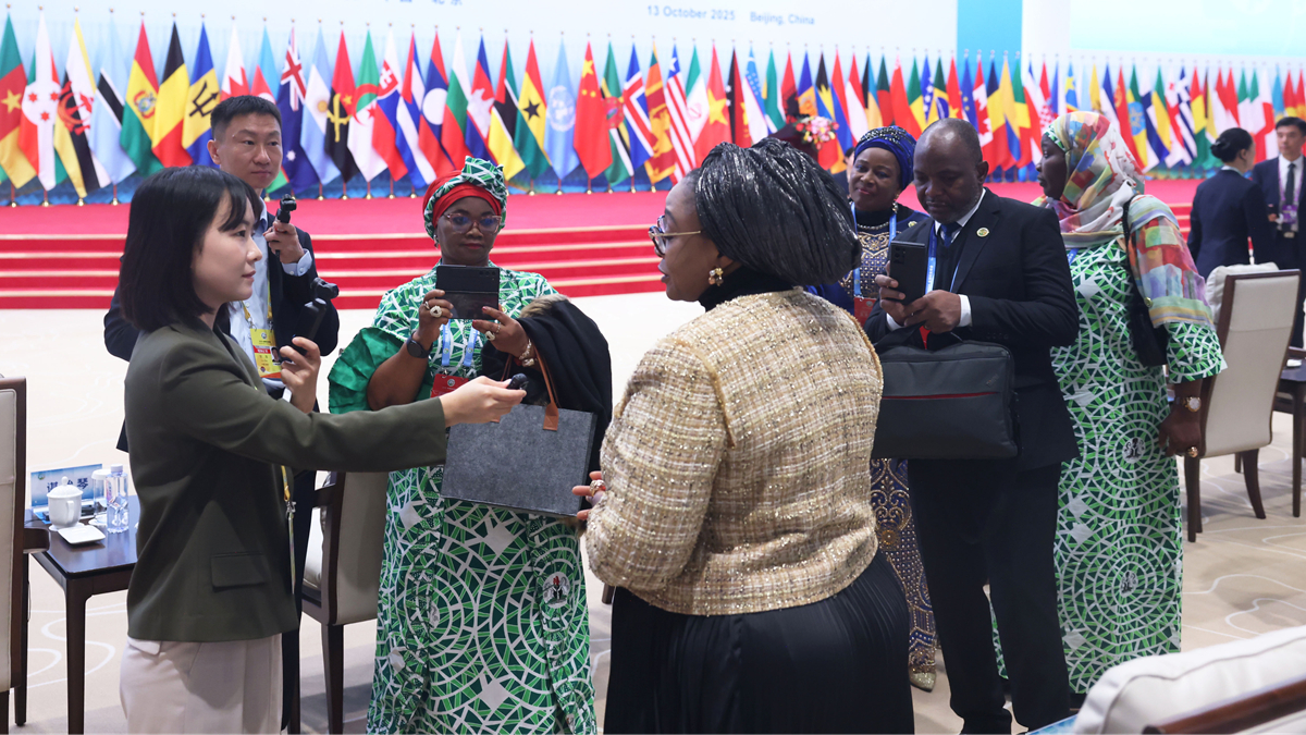 全球婦女峰會丨接受采訪